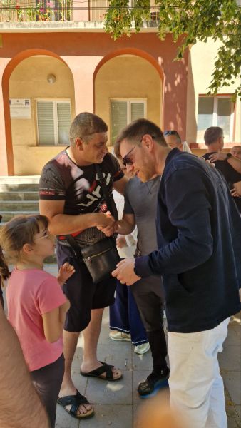<p>Протест в село Лесново срещу агресията заради шепа череши.</p>