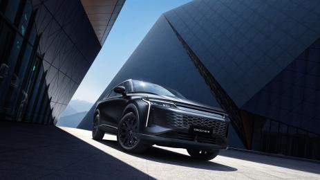 Топ моделът в гамата на Omoda се сдоби с изпълнение Black Edition