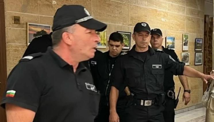 тираджия затвор сватба - След като остави три трупа на пътя: Джунейт като джигита от Сливница вдигна сватба