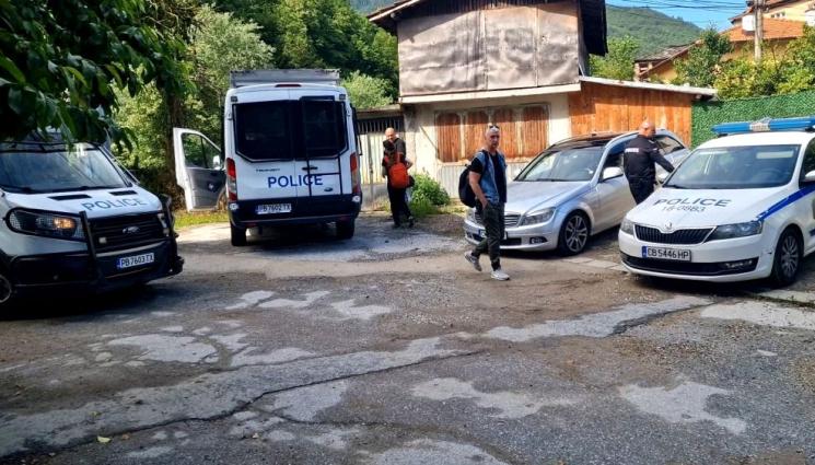 Смолян акция - Акция на полицията в Смолян: Двама задържани при обиски на три адреса