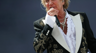 Rod Stewart използва кислородна бутилка на свой концерт