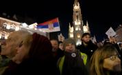 Натискът върху Вучич расте: Нов масов протест разтърси Сърбия