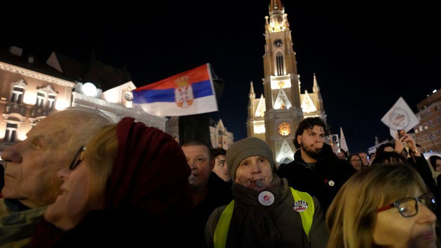 Натискът върху Вучич расте: Нов масов протест разтърси Сърбия