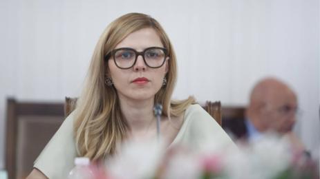 ВЕЛИСЛАВА ПЕТРОВА