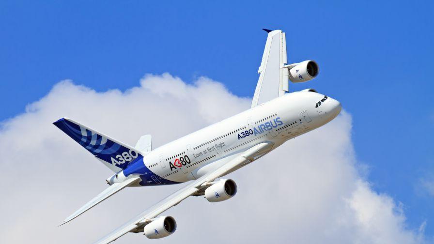 Пукнатини в крилата на Airbus A380, започват спешни проверки на самолети