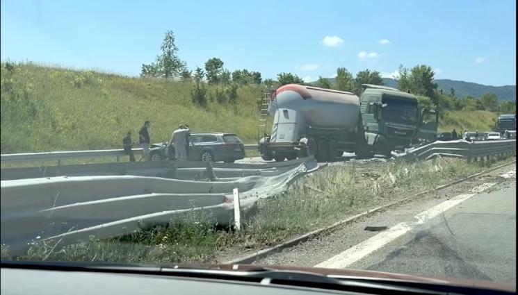 s - НОВА КАТАСТРОФА: Цистерна смля мантинела на 