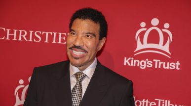 Lionel Richie прекрати концерт, след като му прилоша на сцената