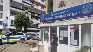 ГДБОП провежда акция в общинската администрация в район Приморски във