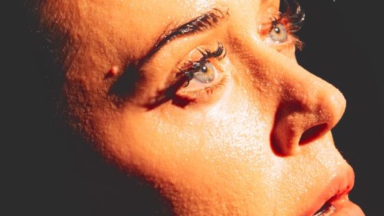 Katy Perry представя новия си сингъл Watch It Burn