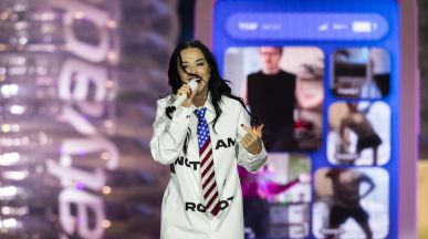 Katy Perry оставя миналото да изгори в "Watch It Burn"