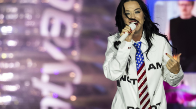 Katy Perry оставя миналото да изгори в "Watch It Burn"