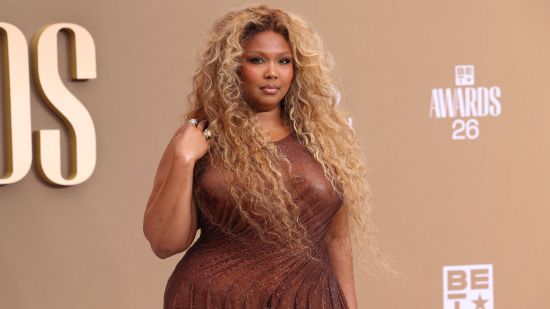 Lizzo призна, че е била „съкрушена“, след като новият ѝ албум не успя да влезе в класациите