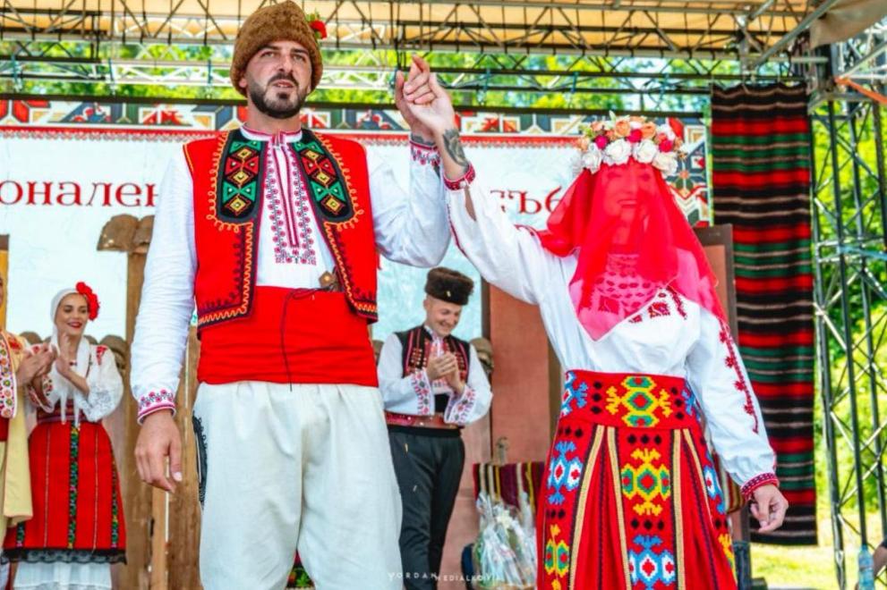 Пред погледите на стотици жители и гости на Враца оживя