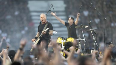 Metallica дариха 20 000 паунда на хранителна банка в Кардиф и изпълниха забранената „Delilah“