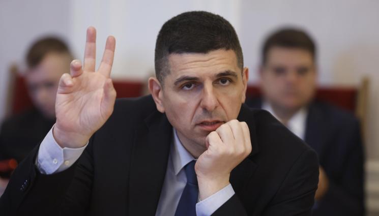 Мирчев - ЗАРАДИ ИНФОРМАЦИЯТА ЗА ПОЛЕТ С ПЕЕВСКИ! Мирчев: Десислава Атанасова да подаде оставка като конституционен съдия!