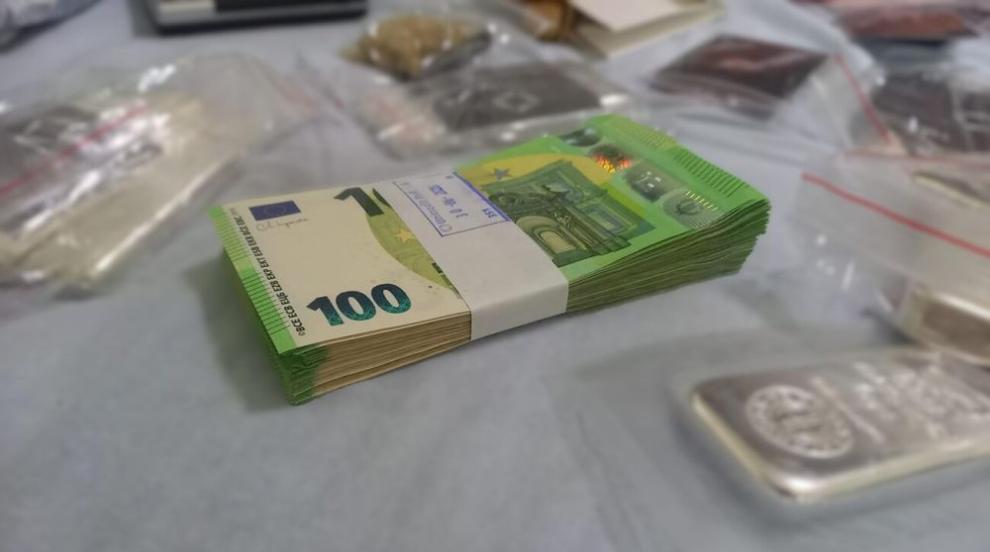 Разбиха престъпна група за пране на пари, ощетила държавата с над 1,5 млн. евро (СНИМКИ)