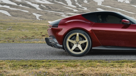 Ferrari най-накрая върна ръчната скоростна кутия. Донякъде