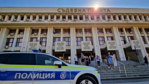 Близки и роднини на пострадалите при фаталната катастрофа в Слънчев