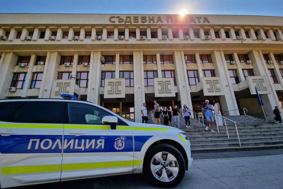 Близки и роднини на пострадалите при фаталната катастрофа в Слънчев