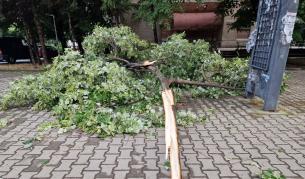 Пороен дъжд и буря удариха Стара Загора