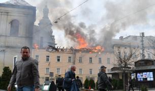 Ескалация в Лвов: Тълпа обърна автомобил на мобилизационни служители