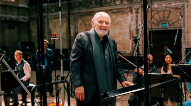 На 88 години Anthony Hopkins издаде дебютен сингъл