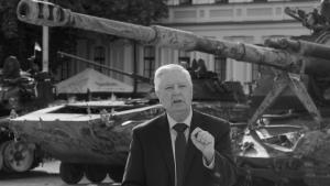 Сенатор Греъм отговаря на въпроси на журналисти в центъра на