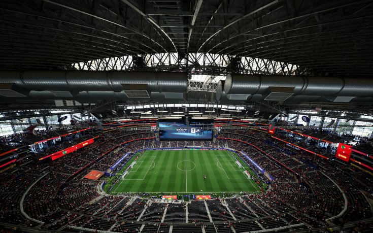 AT&T Stadium или Далас Стейдиъм