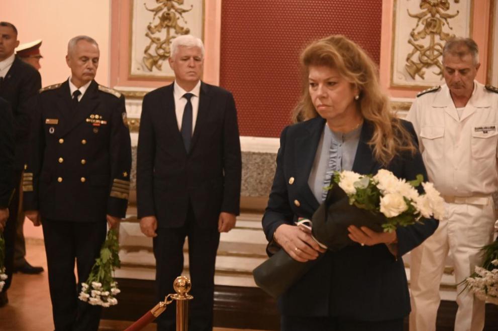 Александър Александров поклонение