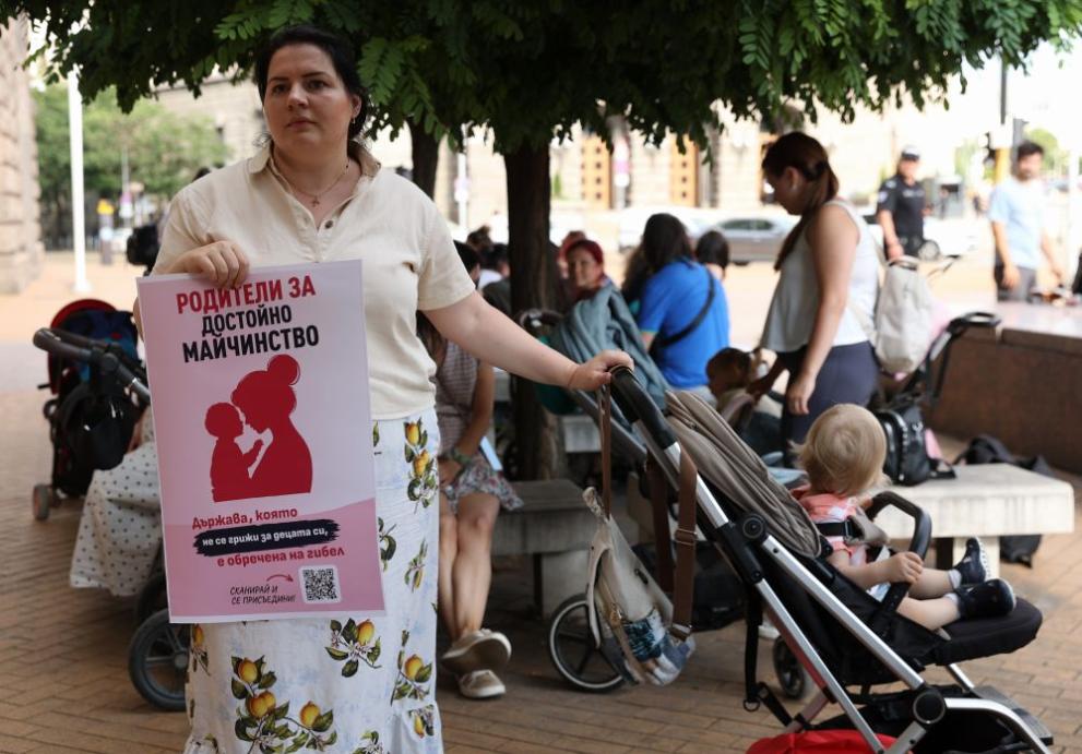 Родители от няколко града в страната излязоха на протест под