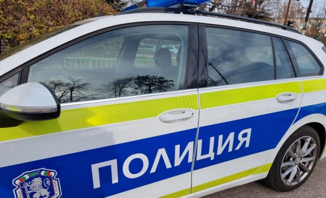 14-годишен опита да избяга от полицията, заби се челно в патрулка