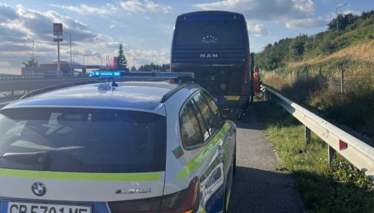 сдвр - АВАРИЯ НА МАГИСТРАЛАТА: Полицаи спасиха деца на АМ „Тракия“ (СНИМКИ)