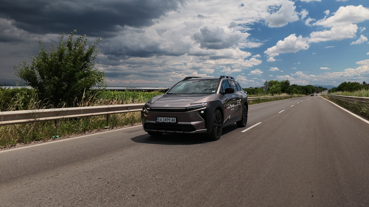 Toyota bZ4X Touring поразява по начин, който не очакваш (ВИДЕО РЕВЮ)