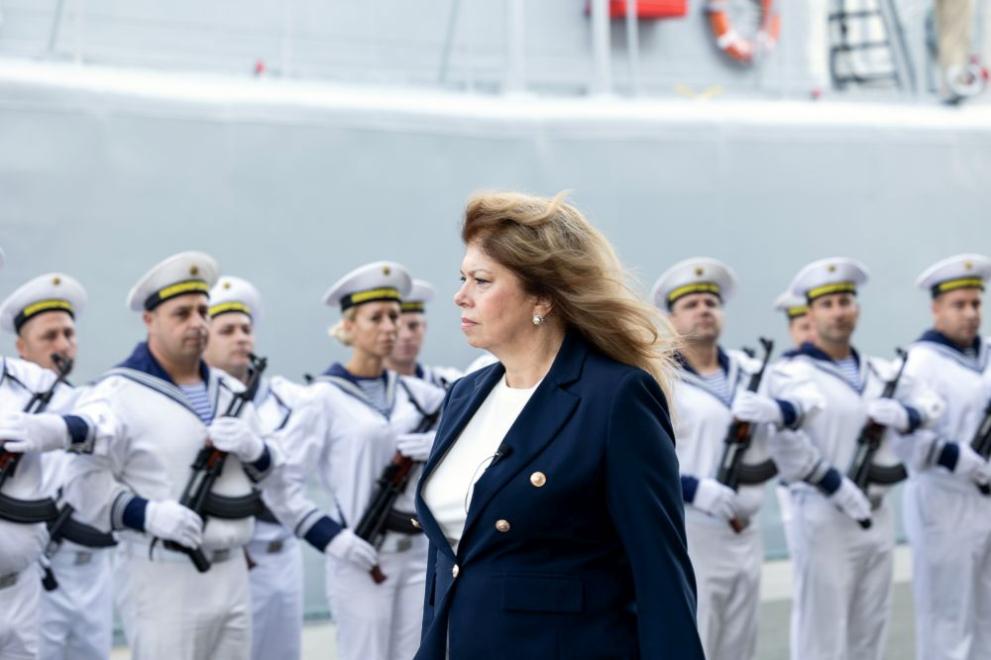 Президентът Илиана Йотова присъства на националното военноморско учение с международно участие „Бриз 2026“