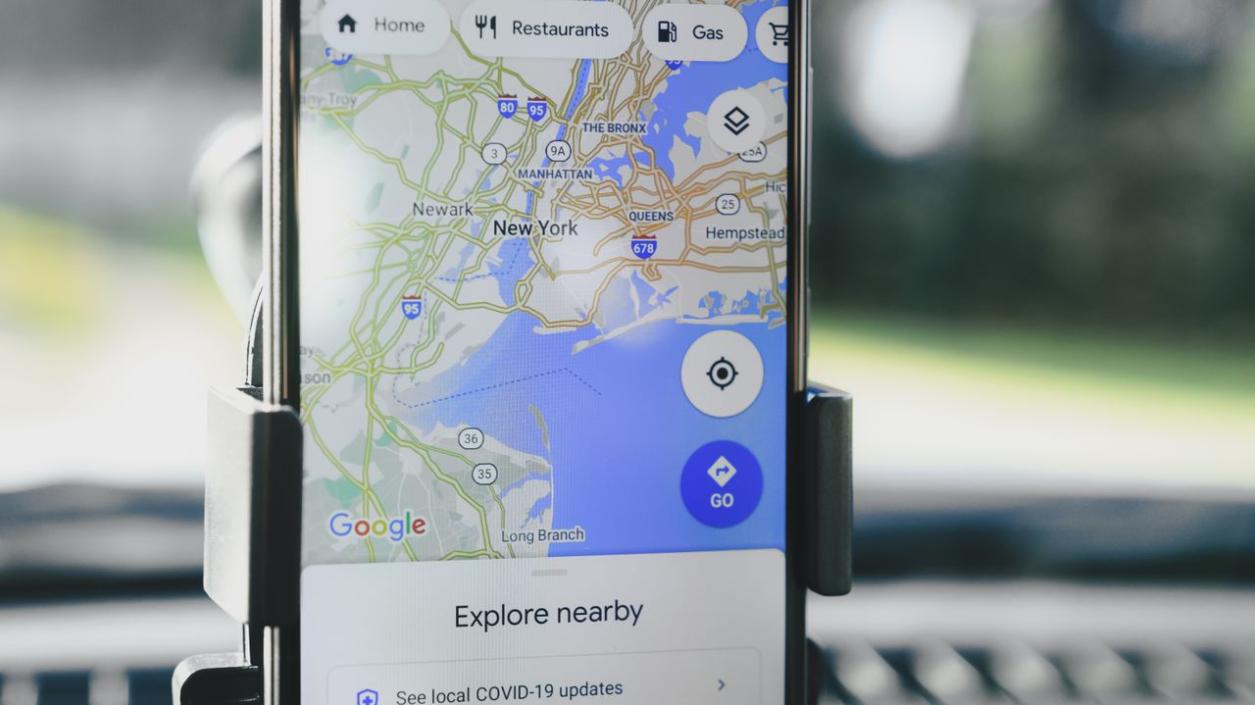 Google Maps най-накрая добавя скоростомер в реално време за Android Auto