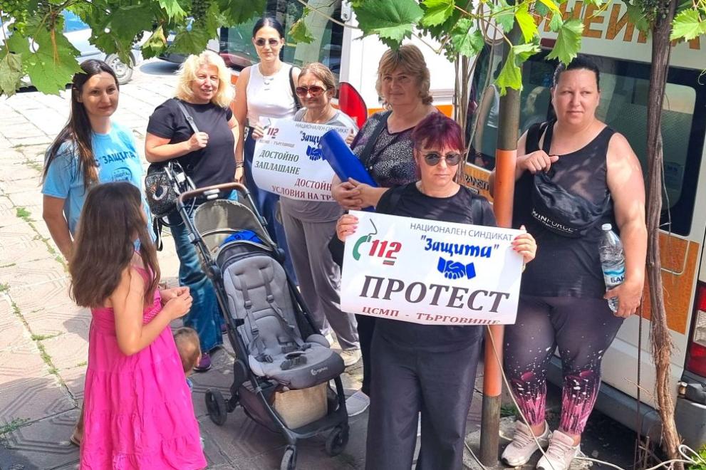 Медици от Спешната помощ протестираха в Шумен