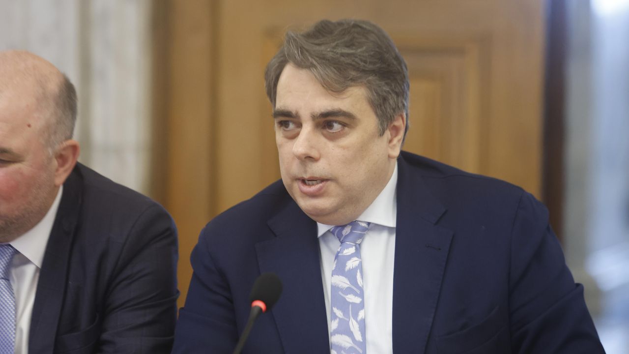 Асен Василев вратовръзка пера