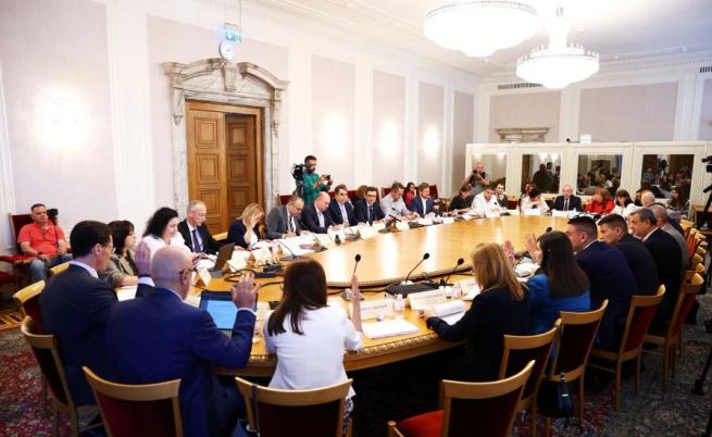Бюджет 2026 мина през комисия след 12-часов маратон: Какви промени одобриха депутатите