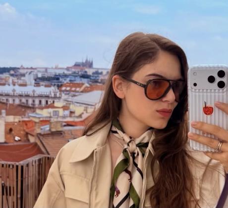 Актрисата Радина Боршош която зрителите познават от сериалите Ягодова луна