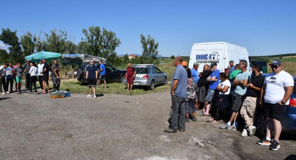 Зеленчукопроизводители блокираха пътя за ГКПП Маказа заради ниски изкупни цени