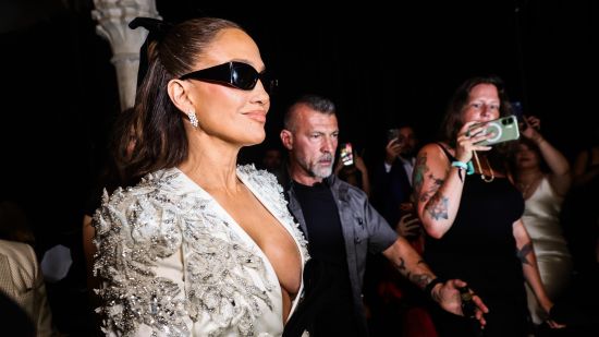 Jennifer Lopez благодари на феновете за „невероятния“ билборд по случай рождения ѝ ден на „Таймс Скуеър“