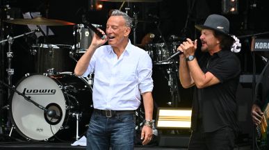 Bruce Springsteen свири с Bon Jovi на последния им концерт в "Madison Square Garden"