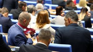 парламент депутати