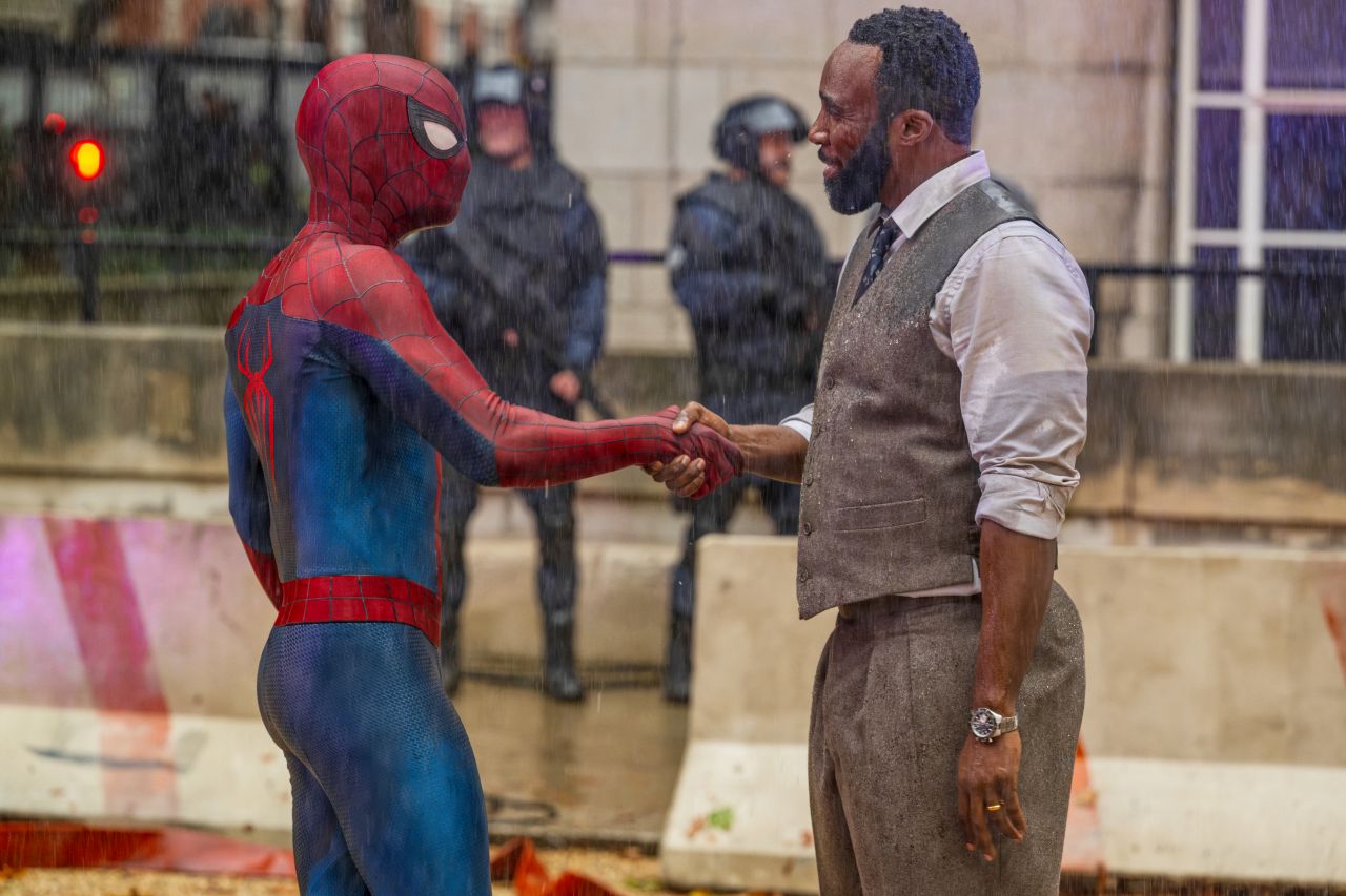 <p>Новият филм от поредицата на Marvel връща Питър Паркър обратно на улиците на Ню Йорк след събитията от &bdquo;Без път към дома&ldquo;. Разгледайте ексклузивните кадри от &bdquo;Спайдър-Мен: Нов ден&ldquo;, които загатват за по-зрялата атмосфера, драматичните обрати в живота на героя и зрелищните актьорски превъплъщения, оценени от критиката като най-доброто за Човека-паяк от десетилетия насам.</p>
