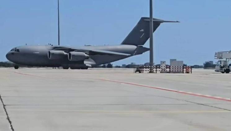 американски самолет варна - Американски военен гигант кацна на летище Бургас