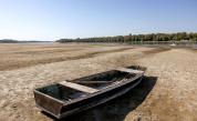 Заседна кораб в река Дунав заради критично ниското ниво на водата