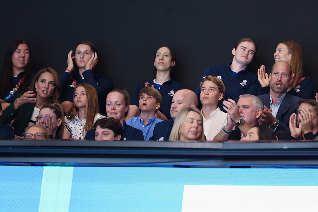 Уилям, Кейт и трите им деца в  Шотландия