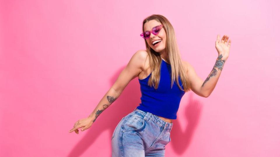 Край на високите токчета и дамските чанти? Gen Z променя правилата за вечерния аутфит