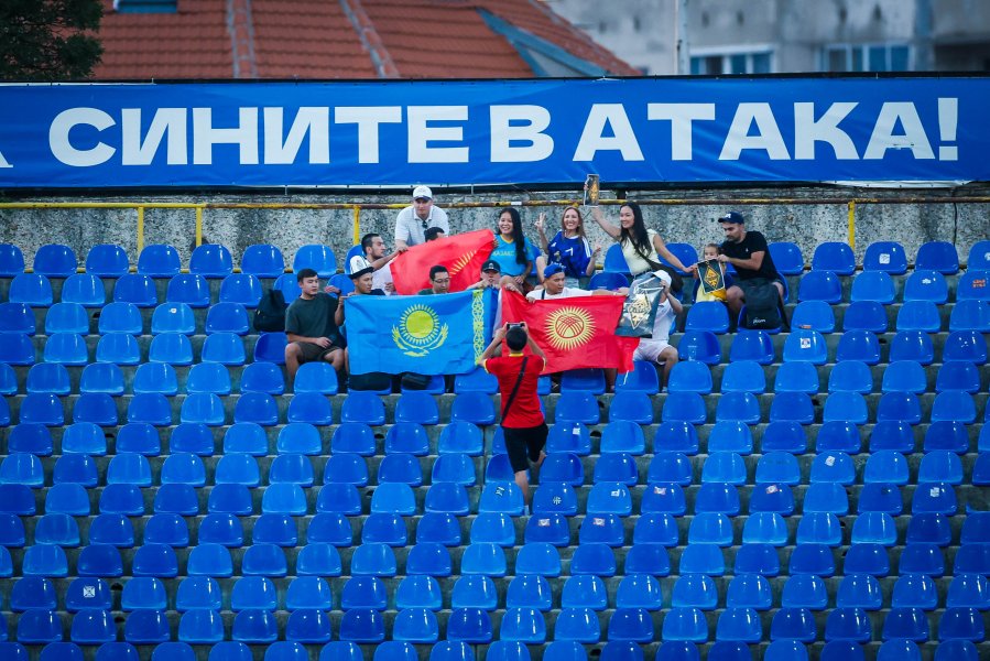 Левски и Кайрат1