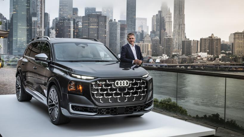 Audi Q9 Гернот Дьолнер